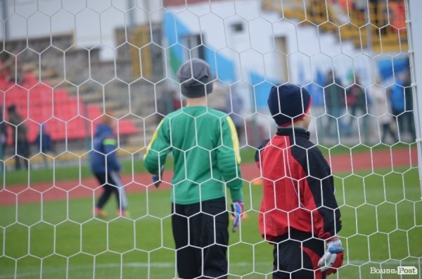  Маленькі лучани тренувались на одному полі з відомими футболістами. ФОТО