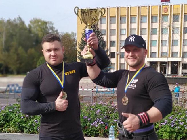 «Козацькі розваги»: у місті на Волині спортивні змагання приурочили до Дня захисника України. ФОТО