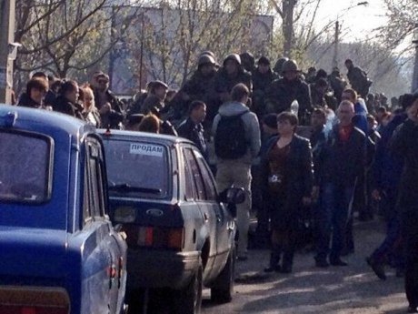 У Краматорськ ввели військову техніку. ФОТО