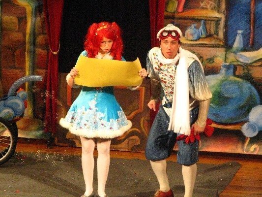 Шоу мильних бульбашок в Луцьку. ФОТО