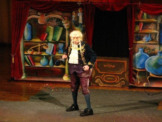 Шоу мильних бульбашок в Луцьку. ФОТО