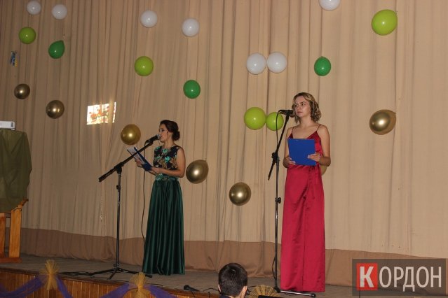 З танцями, хором і священником: школа на Волині весело «відгуляла» 90-річний ювілей. ФОТО