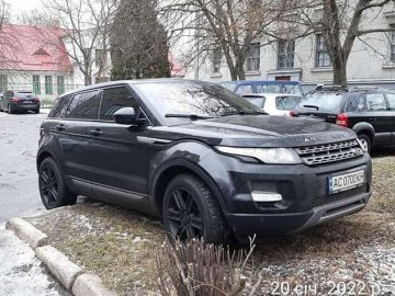 У Луцьку за неправильне паркування оштрафували водія Range Rover