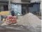 Висипав пісок та цемент перед під’їздом: у Луцьку оштрафували мешканця багатоповерхівки