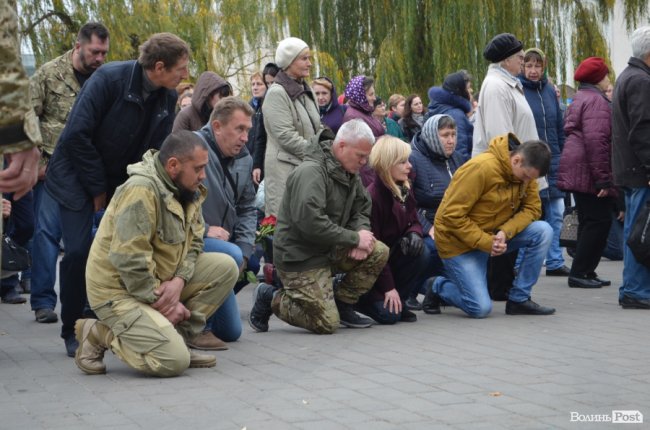 «Він захищав не лише свою сім‘ю»: у Луцьку попрощалися з Героєм. ФОТОРЕПОРТАЖ