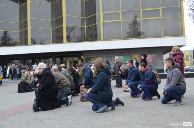 «Він захищав не лише свою сім‘ю»: у Луцьку попрощалися з Героєм. ФОТОРЕПОРТАЖ