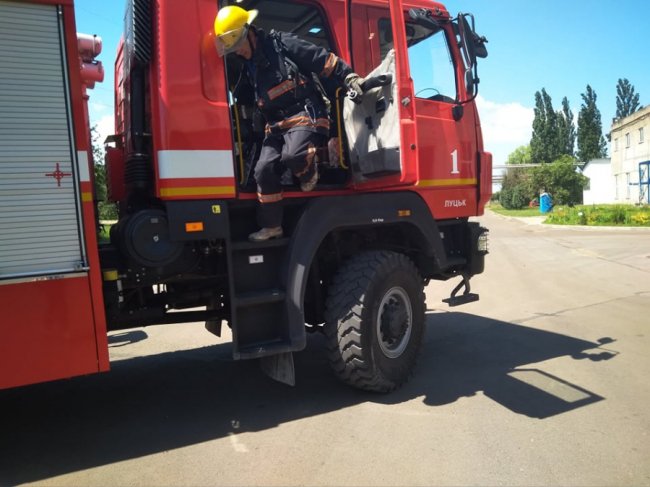 У Луцьку горіло підприємство. ФОТО