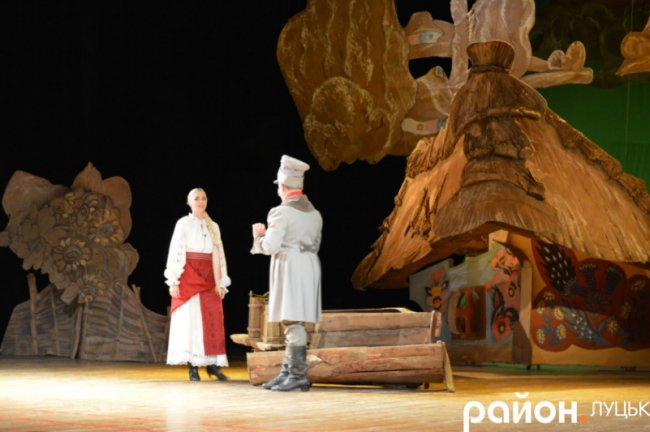 Луцьким пенсіонерам безкоштовно показали виставу Івана Котляревського. ФОТО