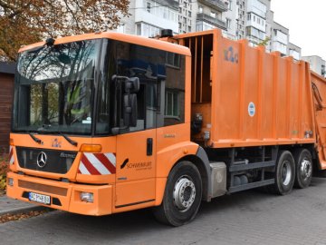 Луцьк отримав два сміттєвози від міст-партнерів з Німеччини. ФОТО