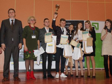 ПриватБанк нагородив найкращих юних економістів України*