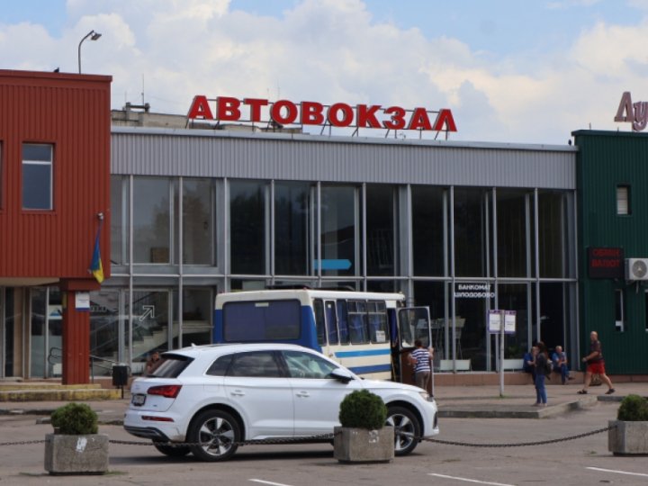 Хамське відношення та грубість: на луцькій автостанції знову скандал у вбиральні