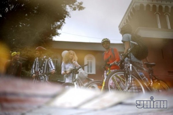 Фото київського велопараду в піжамах і чоботах