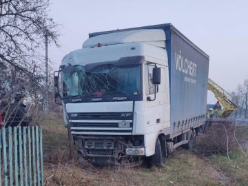 На Волині фура знесла електроопору: село повністю знеструмило. ВІДЕО