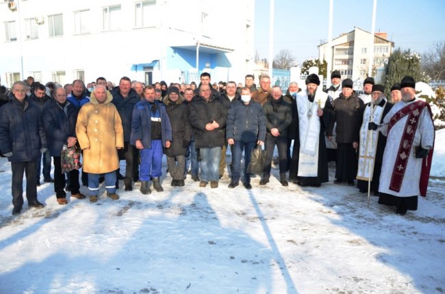 Владика Михаїл освятив воду на «Луцькводоканалі». ФОТО