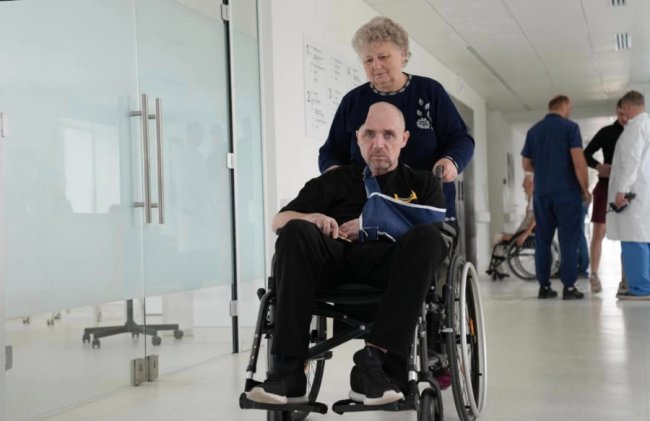 За міліметр від смерті: у Львові лікарі врятували воїна з Волині