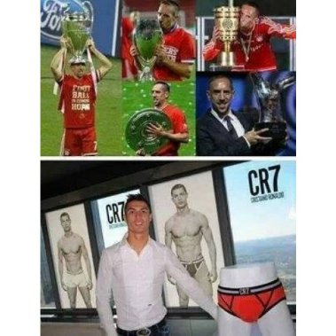 Інтернет висміює Роналдо і «Золотий м'яч-2013». ФОТО