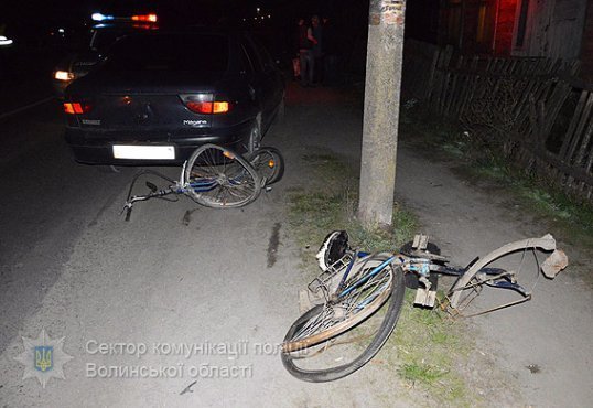 Опублікували фото з місця аварії, в якій п’яний водій збив групу велосипедистів