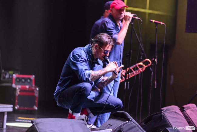 «Шухер, граждане! На сцене психопат!»: яким був концерт гурту «Ляпіс 98» у Луцьку: ФОТОРЕПОРТАЖ