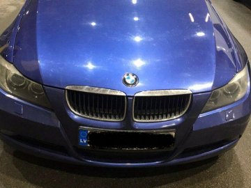 Луцькі прикордонники затримали крадену «беху», яку шукав Інтерпол