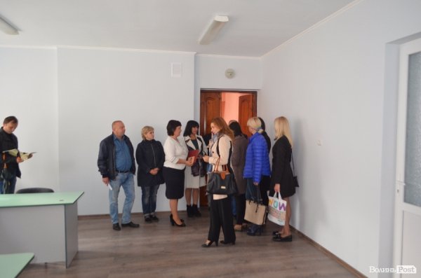 Музшколи Луцька: зал без світла, вікна старі, хори репетирують в коридорі. ФОТО