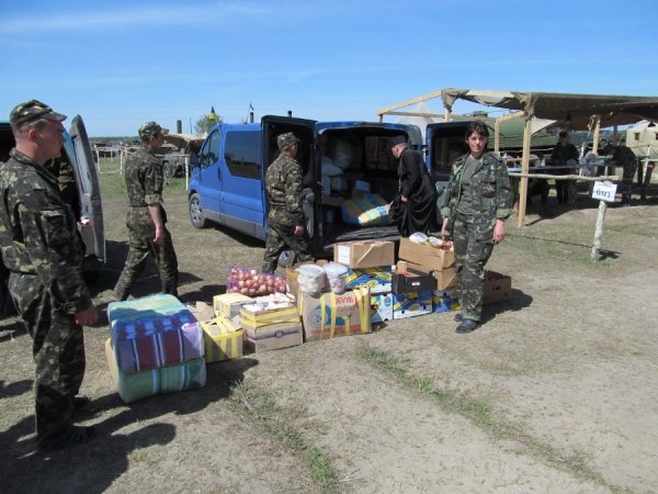 Волинські священики передали допомогу армії. ФОТО