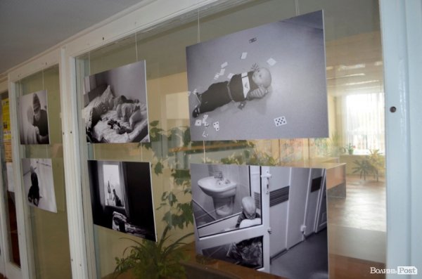 У Луцьку - виставка світлин про рак у дітей. ФОТО