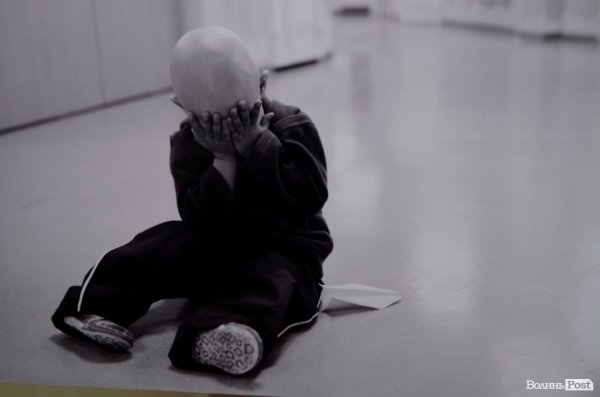 У Луцьку - виставка світлин про рак у дітей. ФОТО