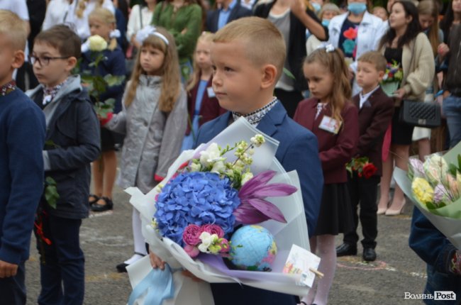 Як у луцькій школі №1 відзначали свято першого дзвоника. ФОТО 