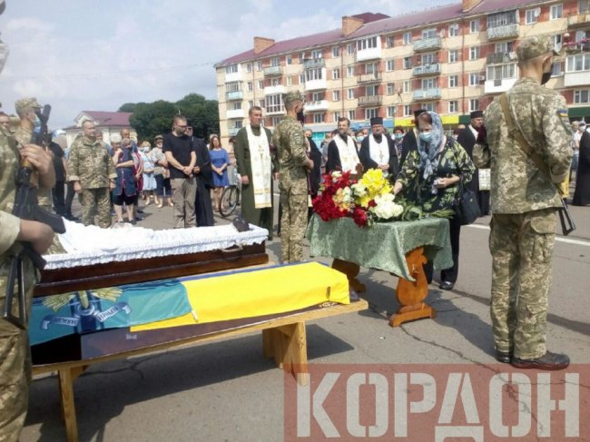 У Володимирі-Волинському провели в останню путь загиблого Іллю Струка. ФОТО