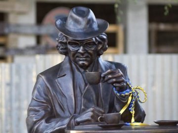 На даху висотки в Луцьку влаштують театральний експеримент