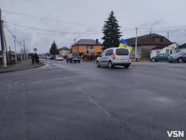 Волиняни навколішки зустріли тіло Героя, вбитого дроном-камікадзе