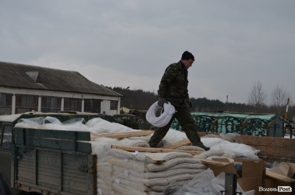 Луцькі волонтери привезли допомогу мобілізованим волинянам. ФОТО