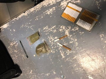 На Волині пасажир рейсового автобуса, який їхав у Польщу, ховав наркотики у спідньому та шкарпетках