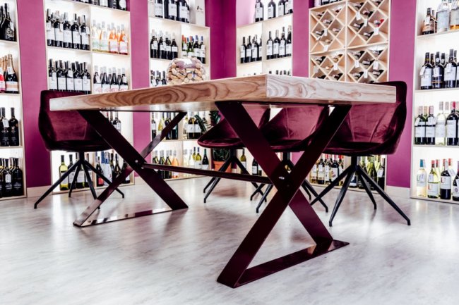 Меблеве наповнення для винного бутіка WINE YARD