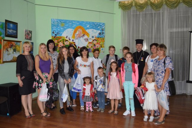 У Ковелі діти Героїв отримали подарунки до школи