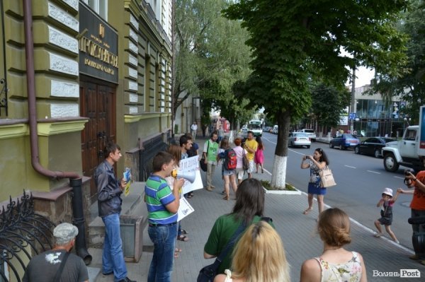 У Луцьку громада нагадала міліціонерам про їх «гріхи». ФОТО. ВІДЕО