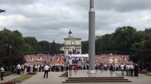 В Молдові - багатотисячні протести проти влади