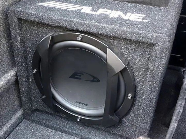 Сабвуфер для автомобіля: потужний бас і комфортне прослуховування музики