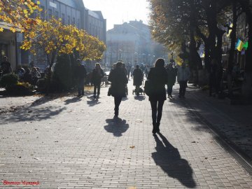 Листопад у Луцьку: соковиті фото
