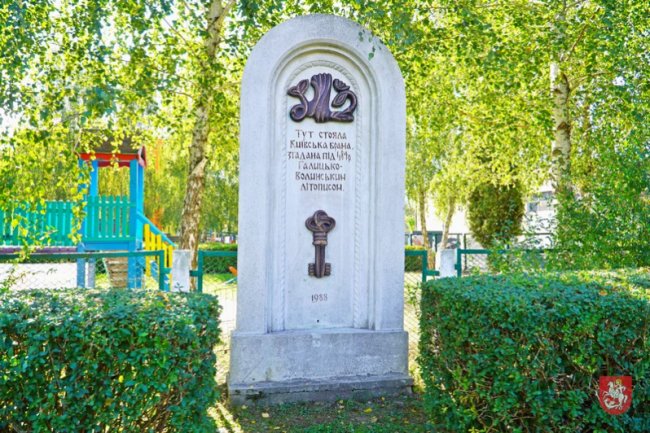 У Володимирі оновили декор на в’їзних знаках, знищений вандалами