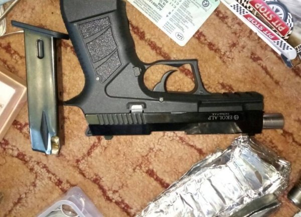 Сльозогінний газ і стрілянина: у Луцьку затримали озброєних злодіїв 