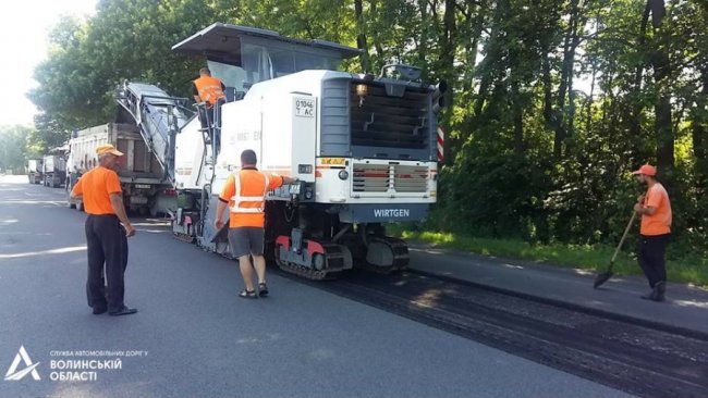 Триває ремонт частини дороги Луцьк-Рівне. ФОТО
