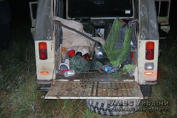 Мешканець Рівненщини видобував бурштин на Волині. ФОТО