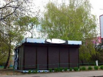 У Луцькраді посперечалися через кіоски на газоні