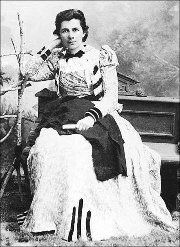 Олена Пчілка. Фото кінця ХІХ століття.