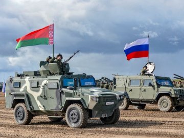 Секретар РНБО Олексій Данілов назвав «ножем у спину» напад росіян з Білорусі і розповів, як готувались до війни