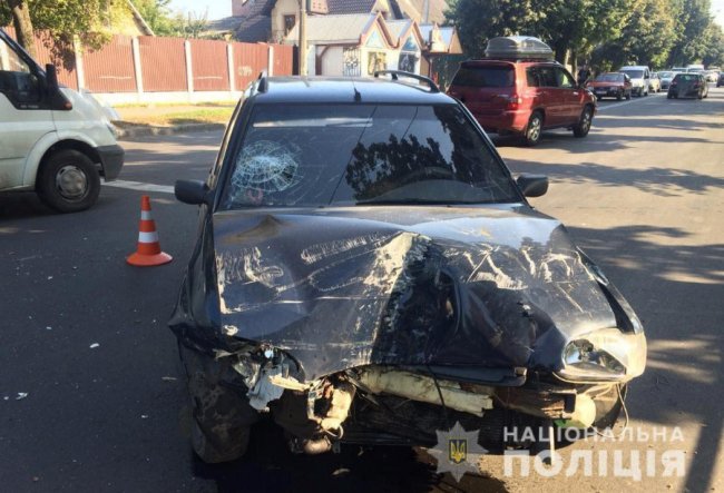 У Луцьку автівка через ДТП влетіла у стовп: деталі інциденту. ФОТО