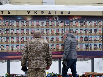 У Луцьку вшанували пам'ять загиблих у боях за Дебальцеве. ФОТО