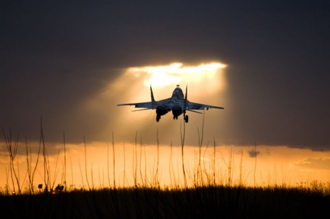 Показали заворожуючі світлини польотів севастопольсько-волинських соколів
