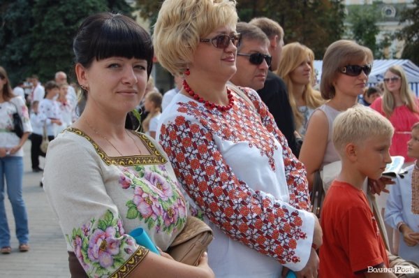 Акція «Українська вишиванка» у Луцьку. ФОТО